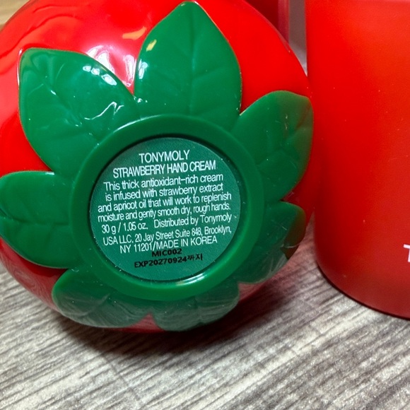 🌻5 for $30🌻 TonyMoly Very Berry Strawberry Set - Picture 3 of 6